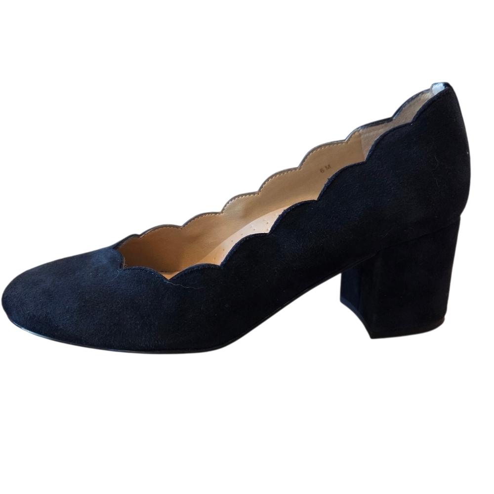 Neiman Marcus Scalloped Edge Suede Pumps Black Block Heel Cushioned Grannycore 6